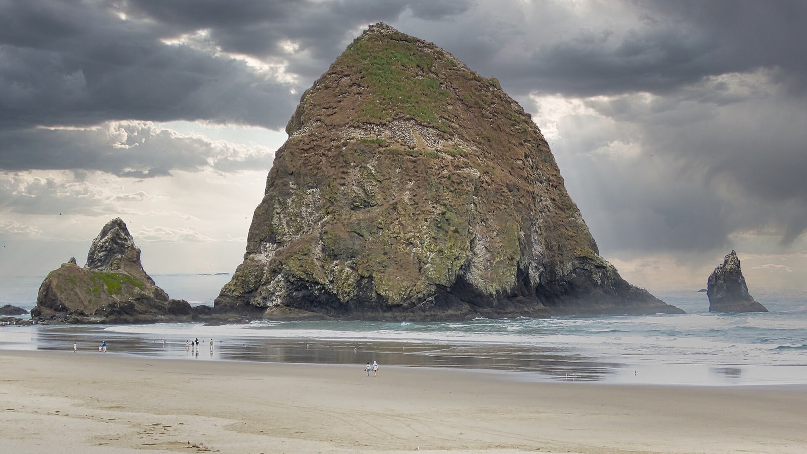 Cannon Beach shoreline and Haystack Rock on the Oregon Coast