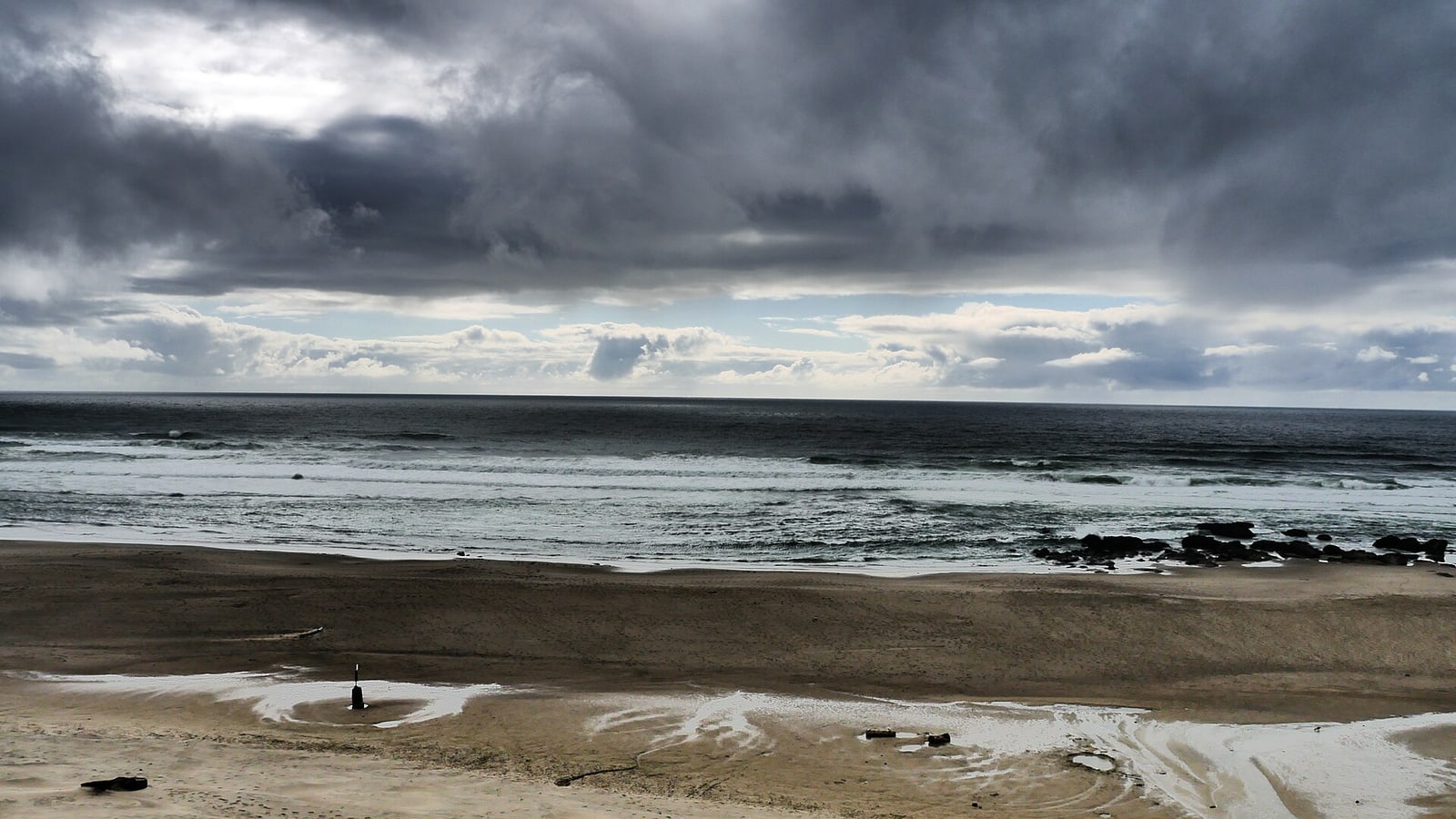 Wide Pacific beach and ocean in Lincoln City, Oregon