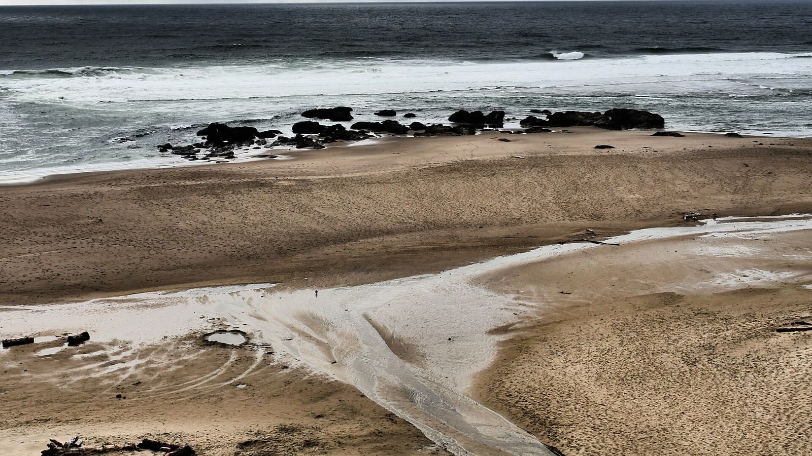Sandy beach along the Pacific Ocean in Lincoln City