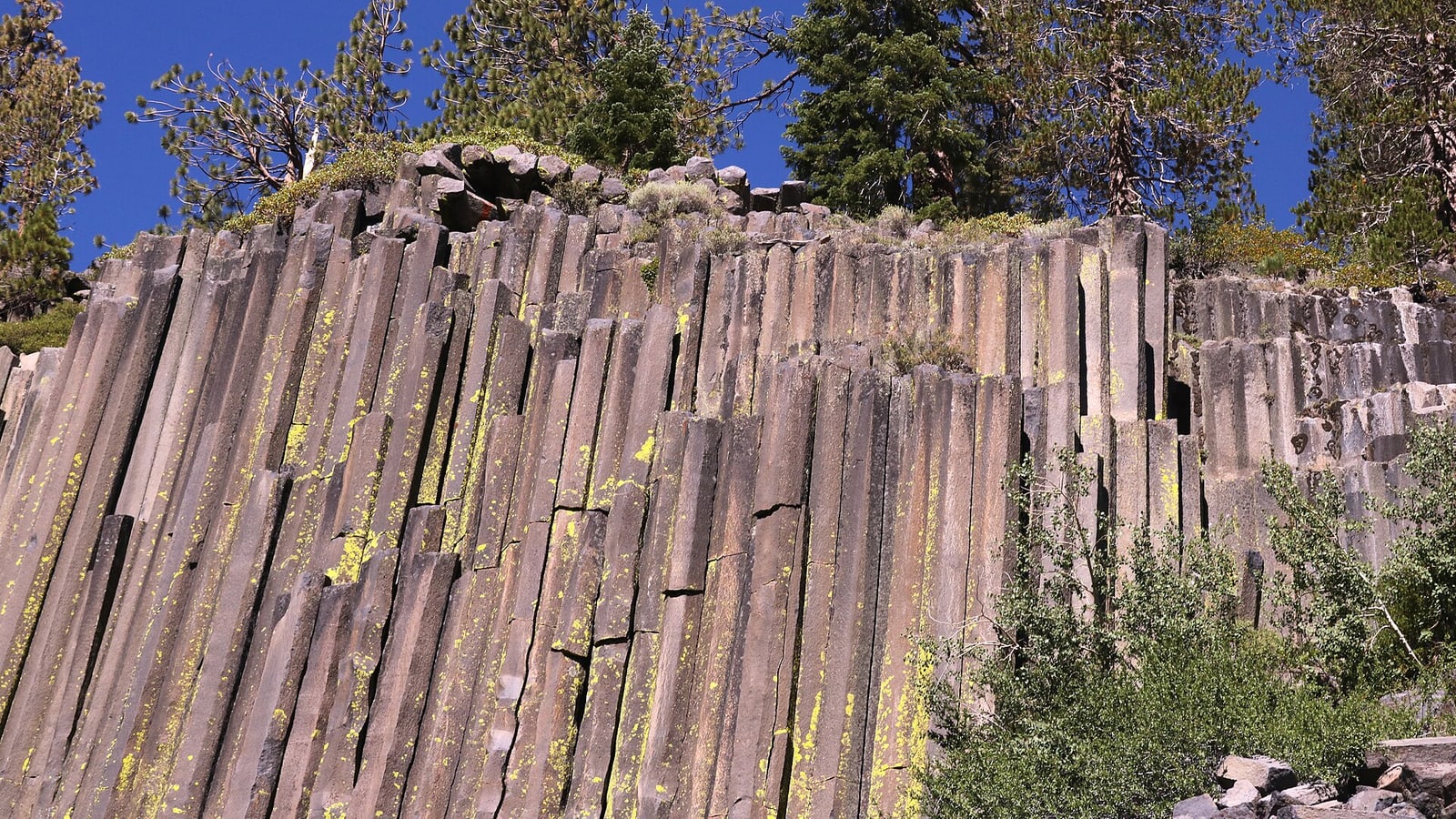 Geometric basalt columns at Devils Postpile National Monument