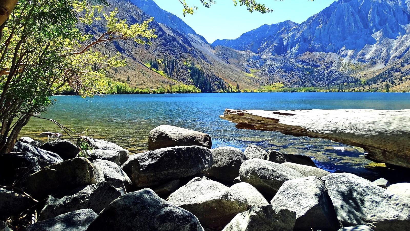 Convict Lake and steep Sierra Nevada mountains
