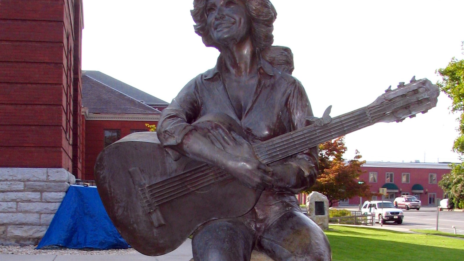 Visitors viewing the Dolly Parton statue beside the Sevier County Courthouse in Sevierville Tennessee