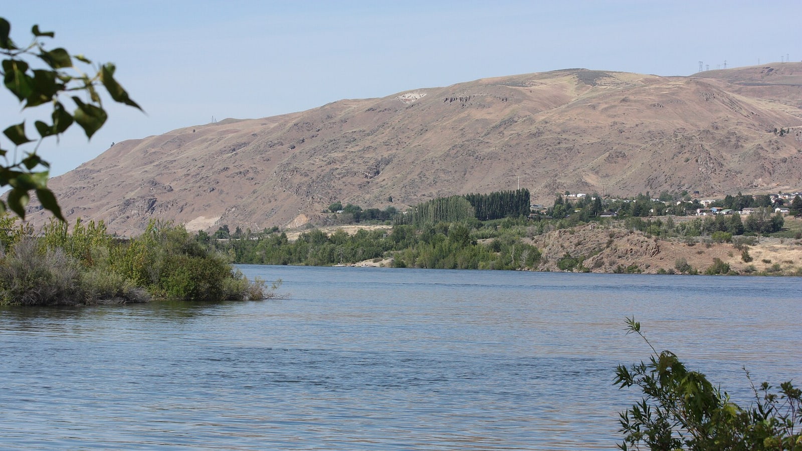 Apple Capital Loop Trail Wenatchee Washington Columbia River, a ranked stop in this Deep Arrival guide
