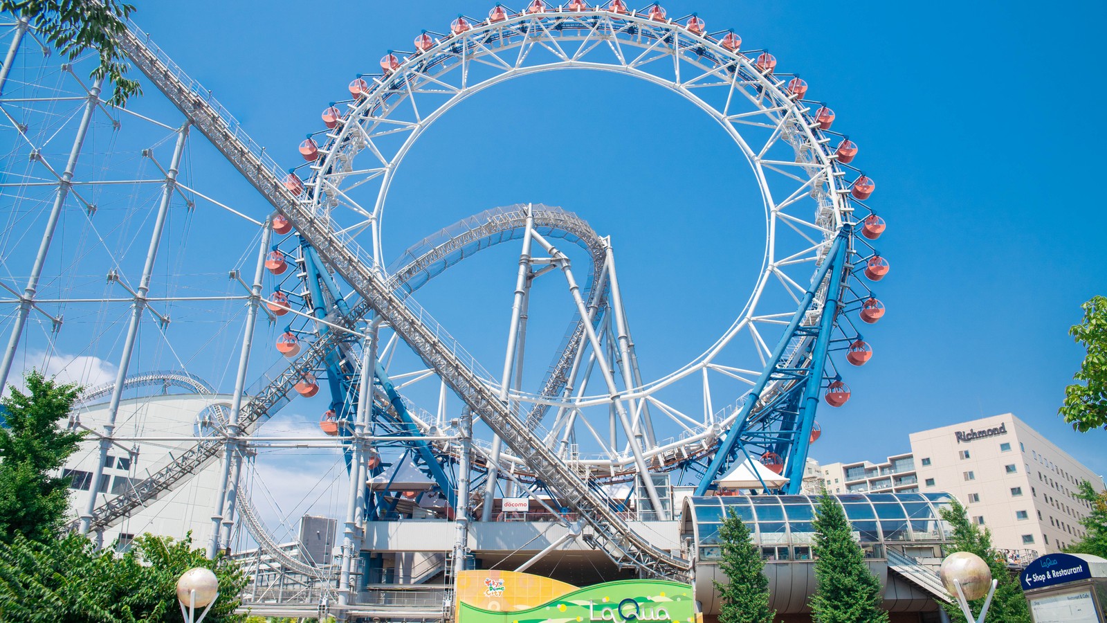 Thunder Dolphin coaster passing through the Big O wheel at Tokyo Dome City Attractions