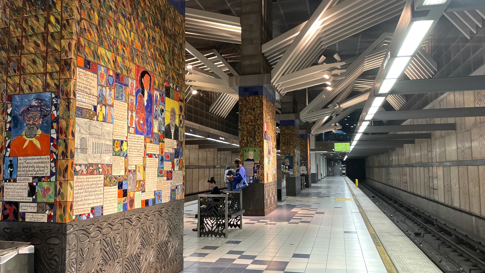 Platform at Universal City/Studio City Station for the Universal Studios Hollywood transit connection.