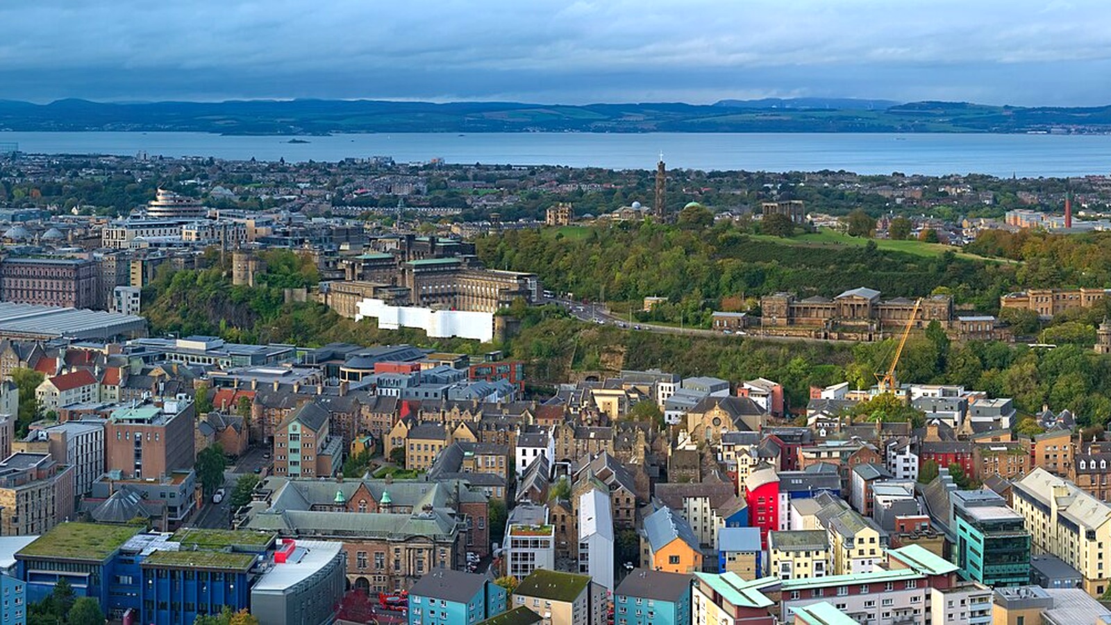 Sunny view of Edinburgh Old Town and the Royal Mile