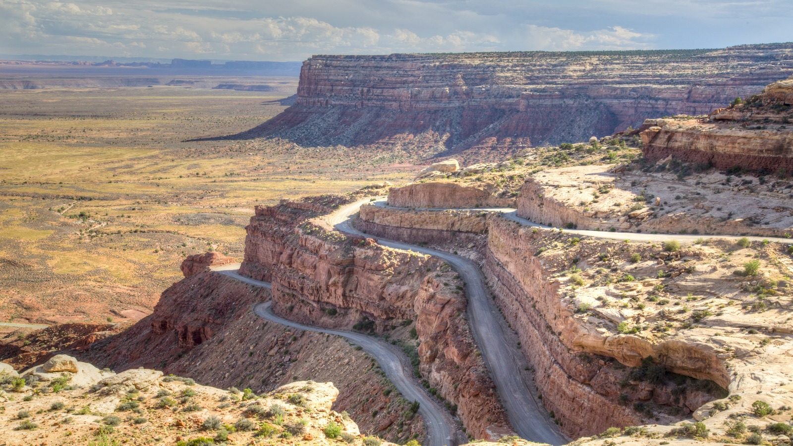 Red rock overlook near the Moab Rim west of town