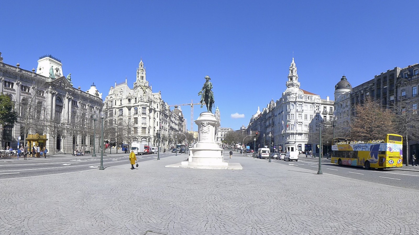 Sunny Avenida dos Aliados in central Porto