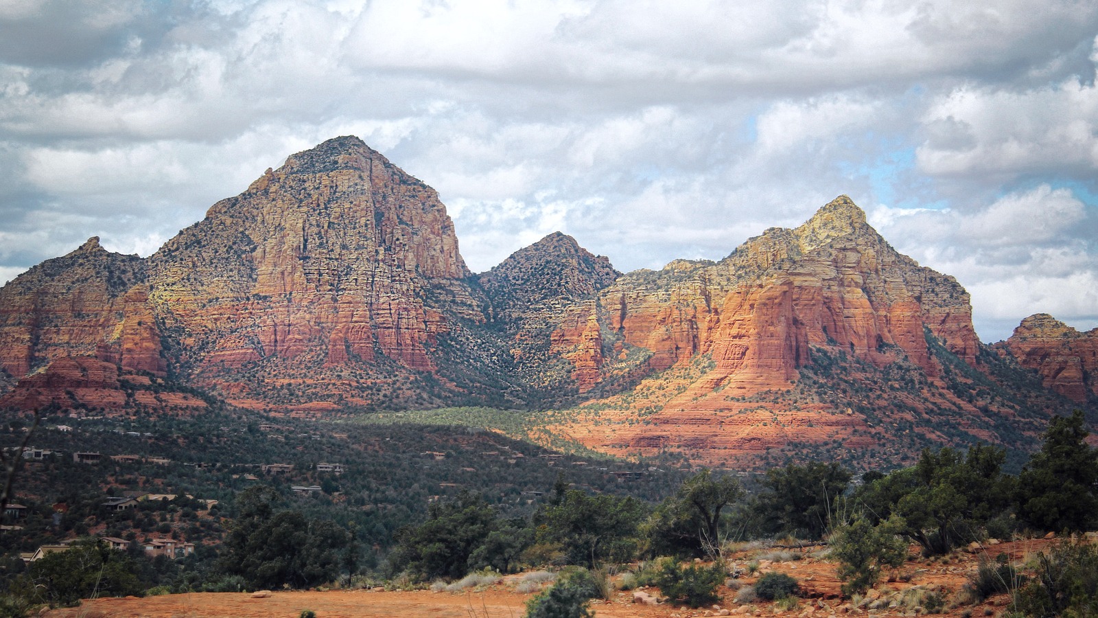 Thunder Mountain and the red rock landscape above West Sedona