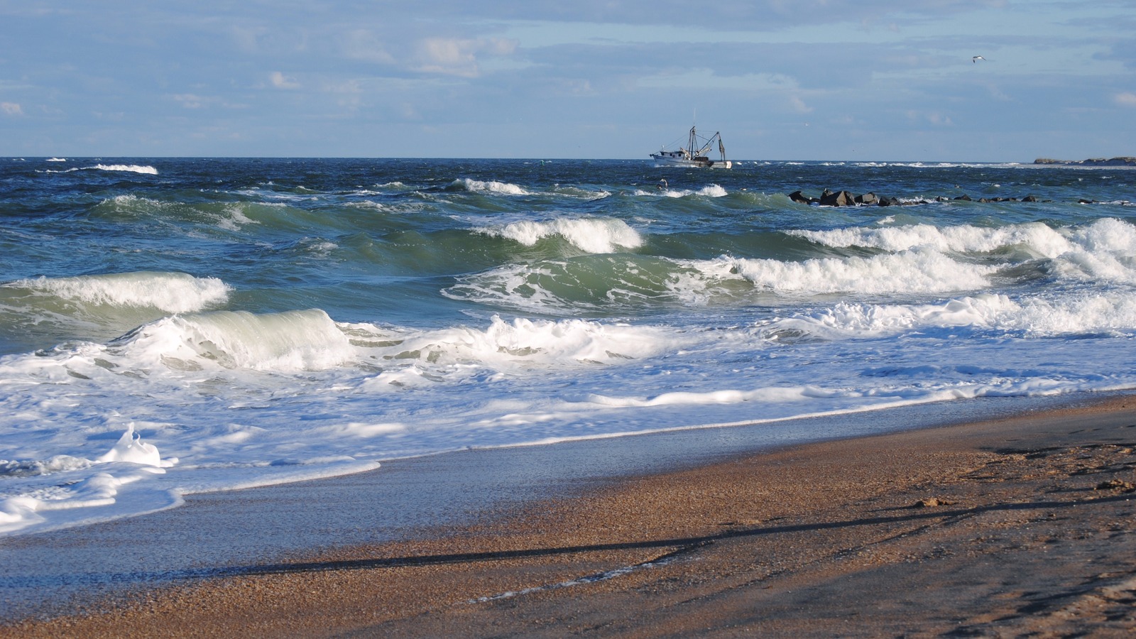 Waves breaking along the shore at Vilano Beach