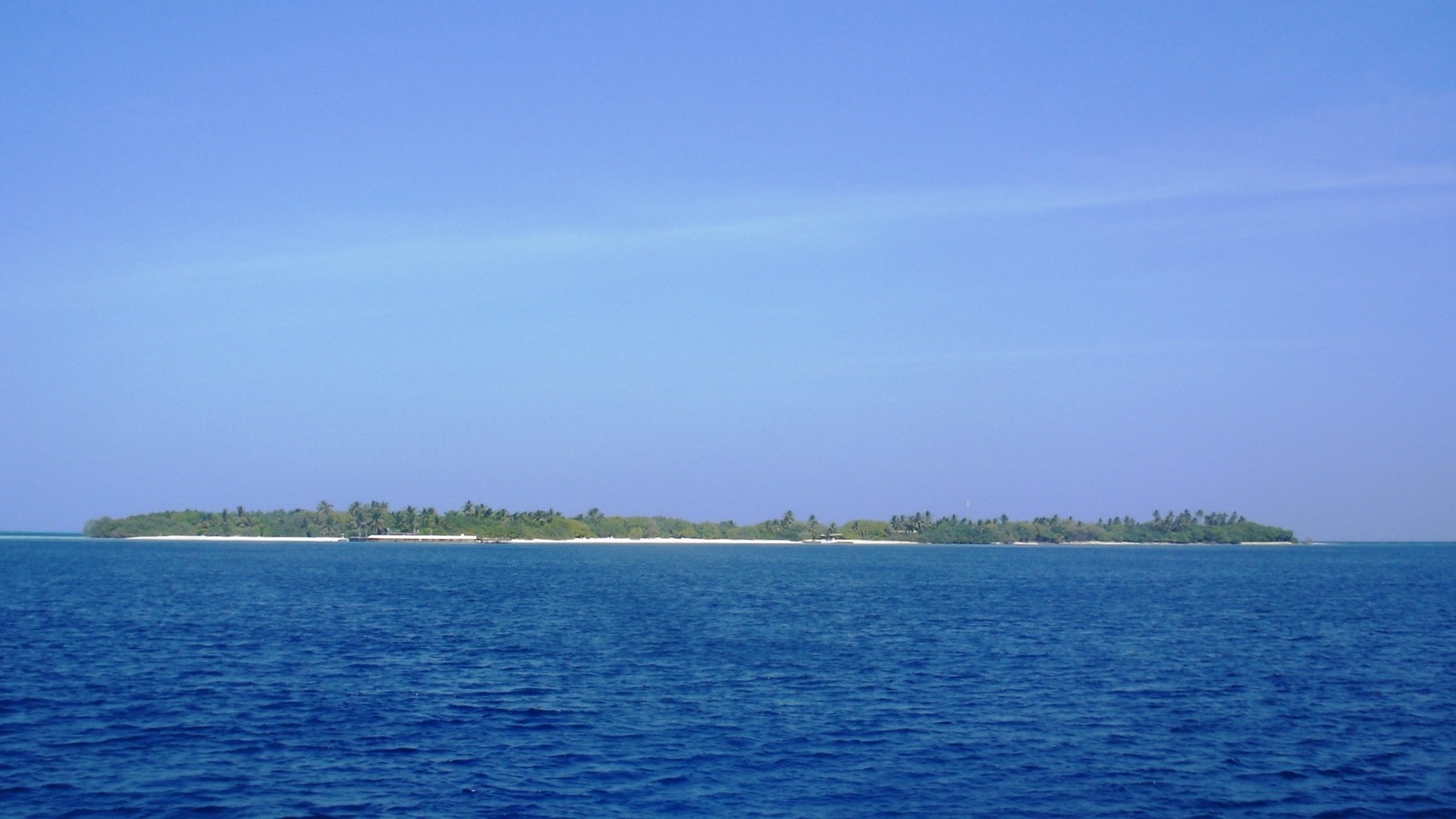 Bright lagoon and island view in North Malé Atoll