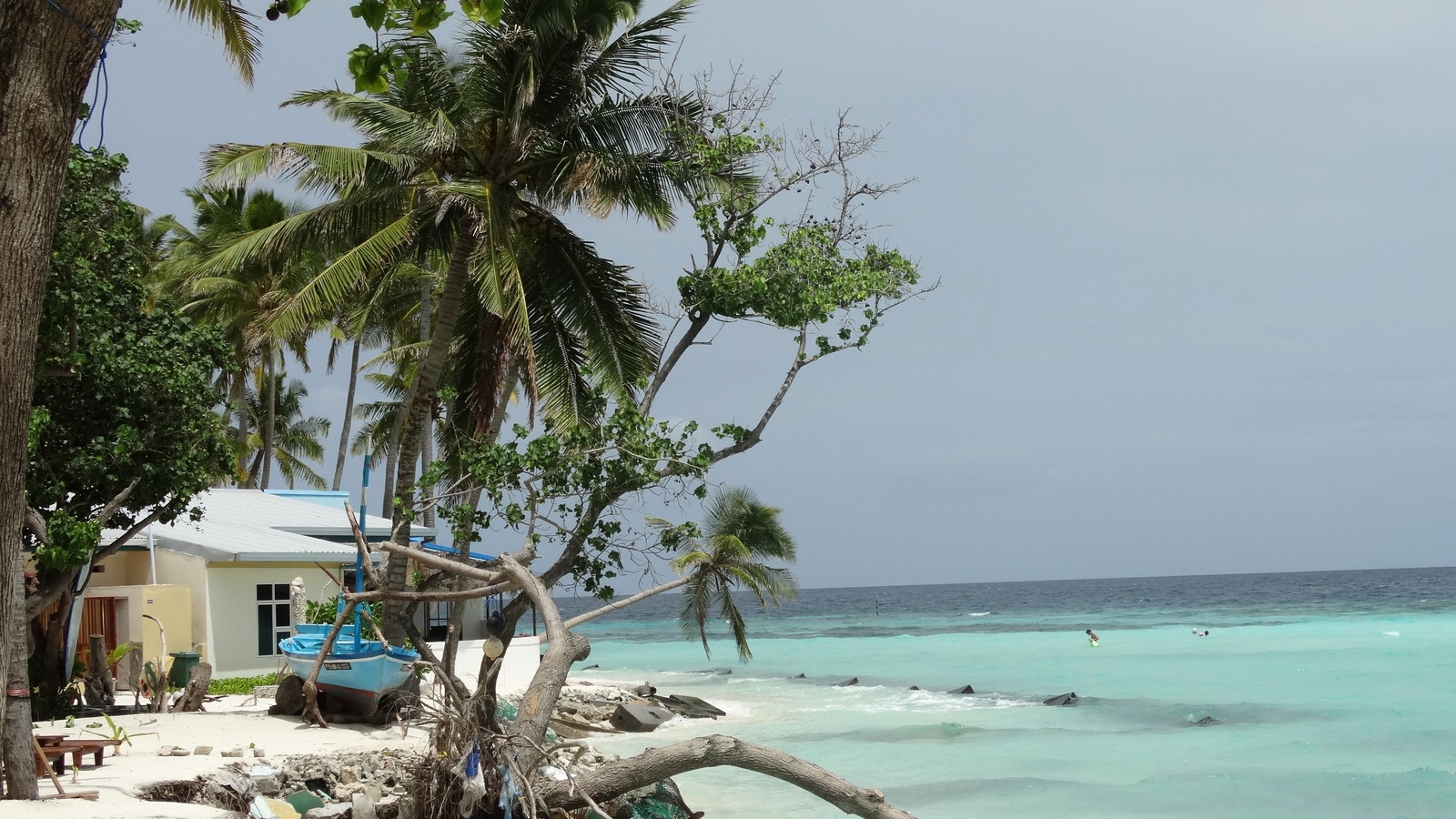 Clear lagoon and island scenery in South Malé Atoll