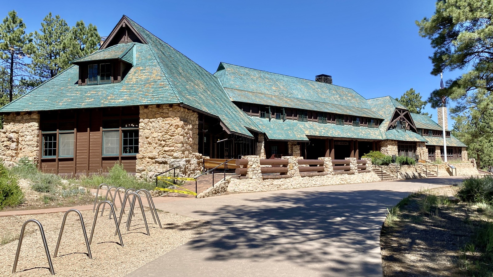 Bryce Canyon City gateway near the national park