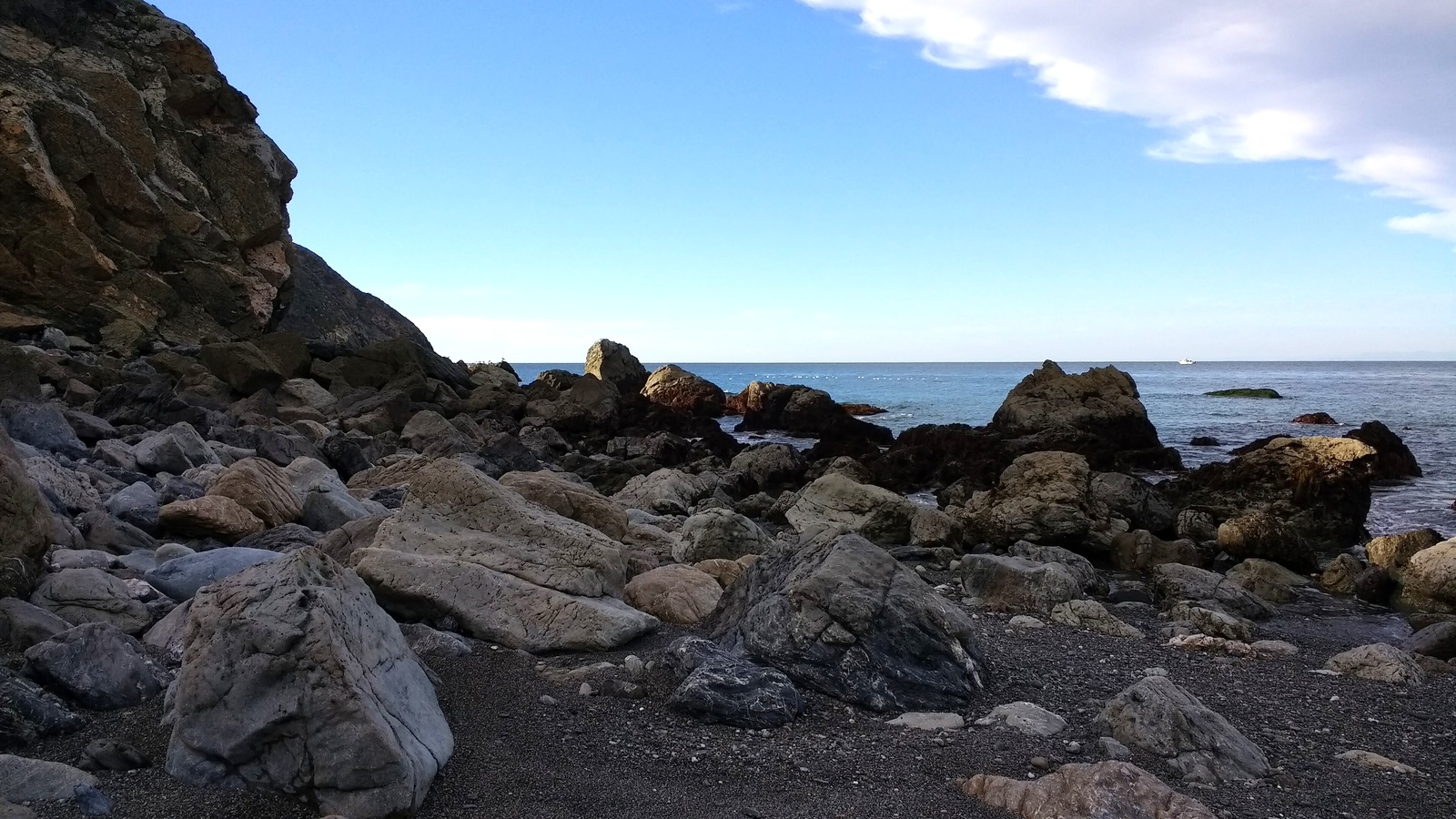 Coastal ridge scenery on the Trans Catalina Trail