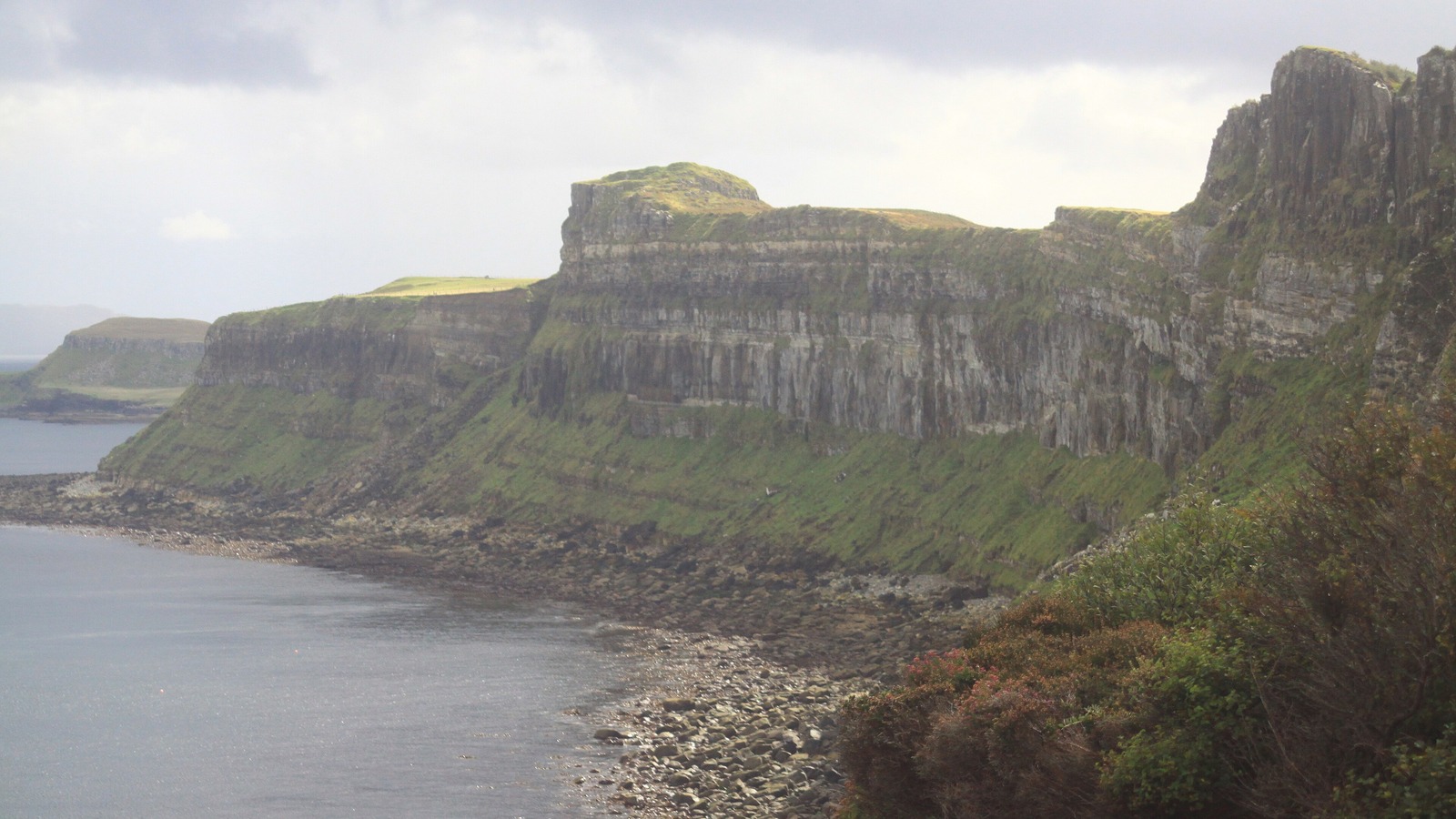 Coast and cliffs near Staffin on the Isle of Skye