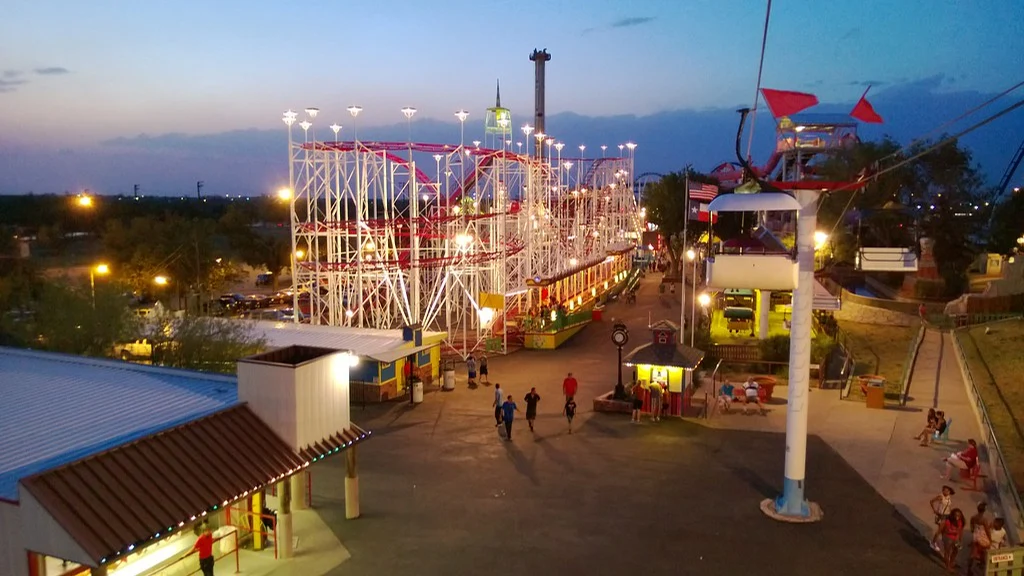 Evening overview of Wonderland Amusement Park in Amarillo