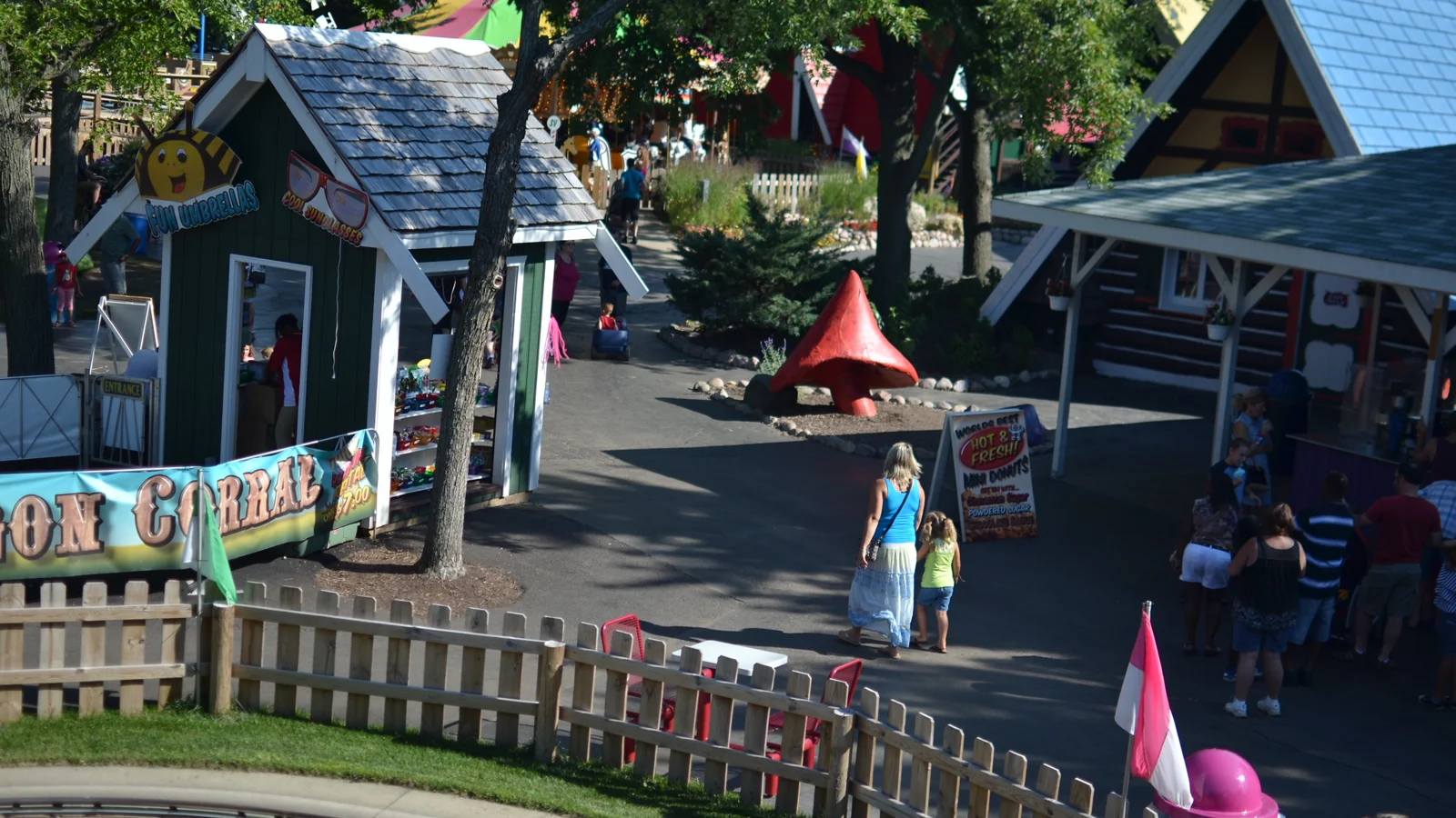 Santa Village East Dundee buildings and miniature railway area