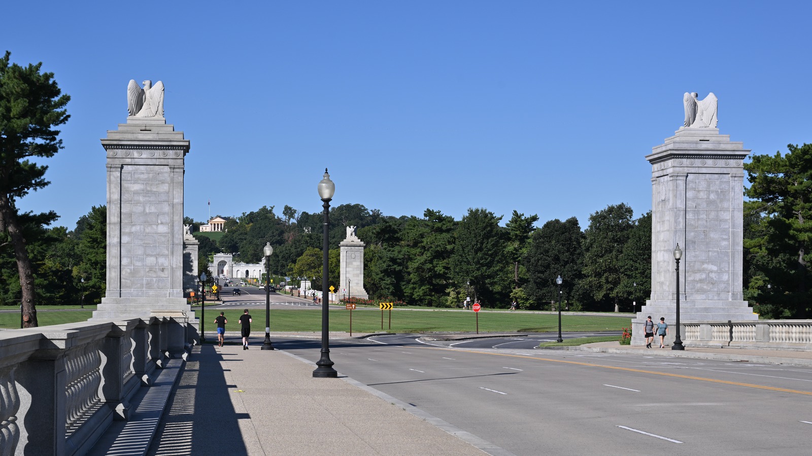 Memorial Circle viewed from Arlington Memorial Bridge in a September 7, 2026 archival photo, before Army Ten-Miler restrictions