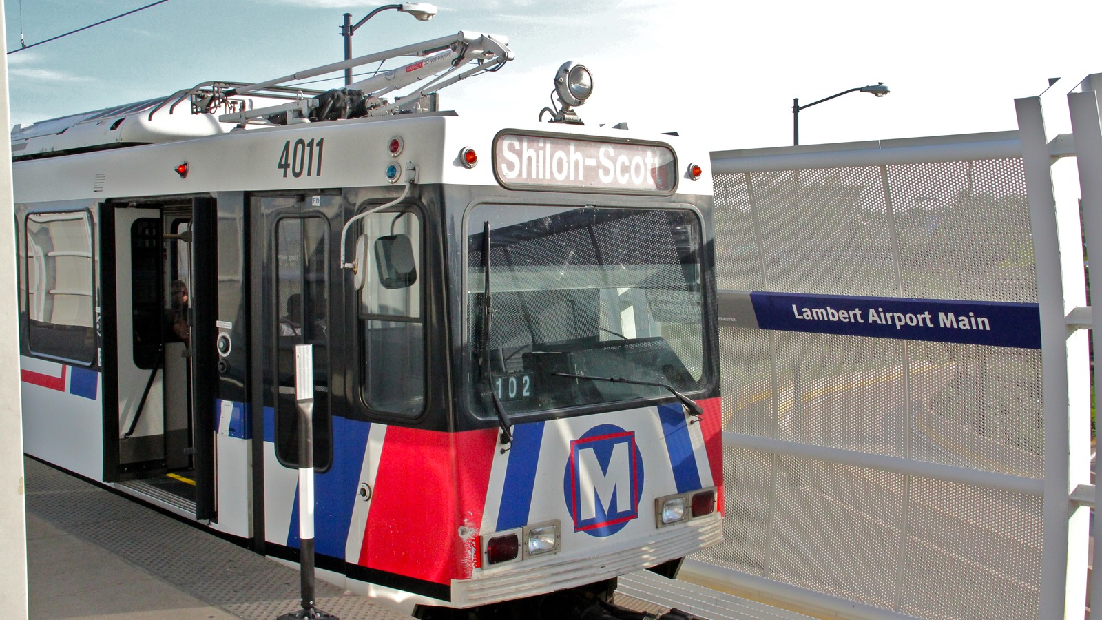 MetroLink train 4011 at the Lambert Airport Main station platform