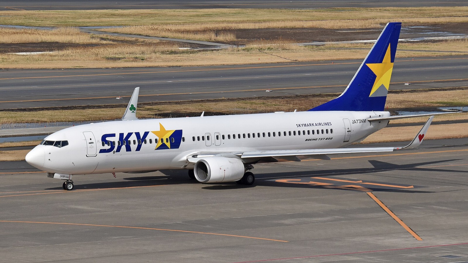 Skymark Airlines Boeing 737-800 JA73NM taxiing at Tokyo Haneda Airport
