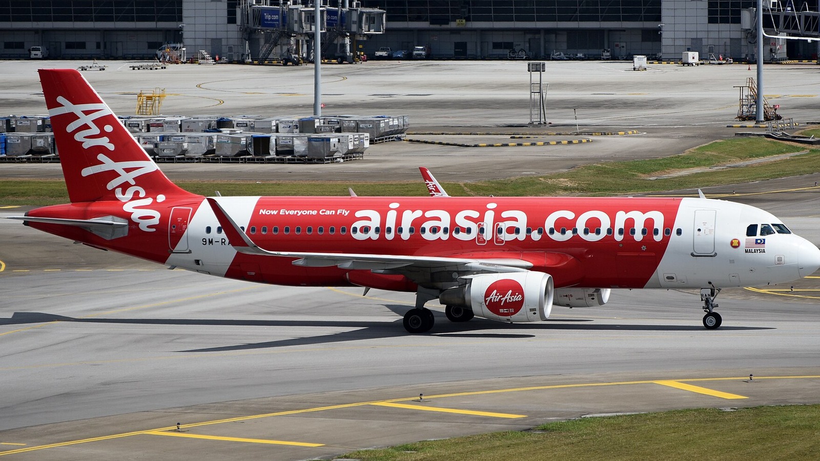 AirAsia Airbus A320 9M-RAN taxiing at Kuala Lumpur International Airport