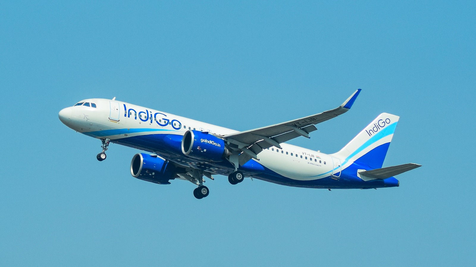 IndiGo Airbus A320neo approaching Delhi on October 20, 2023
