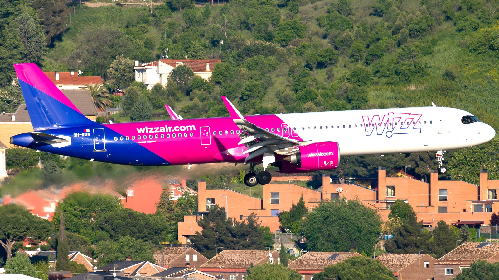 Wizz Air Malta Airbus A321neo 9H-WDM landing at Madrid on May 10, 2025