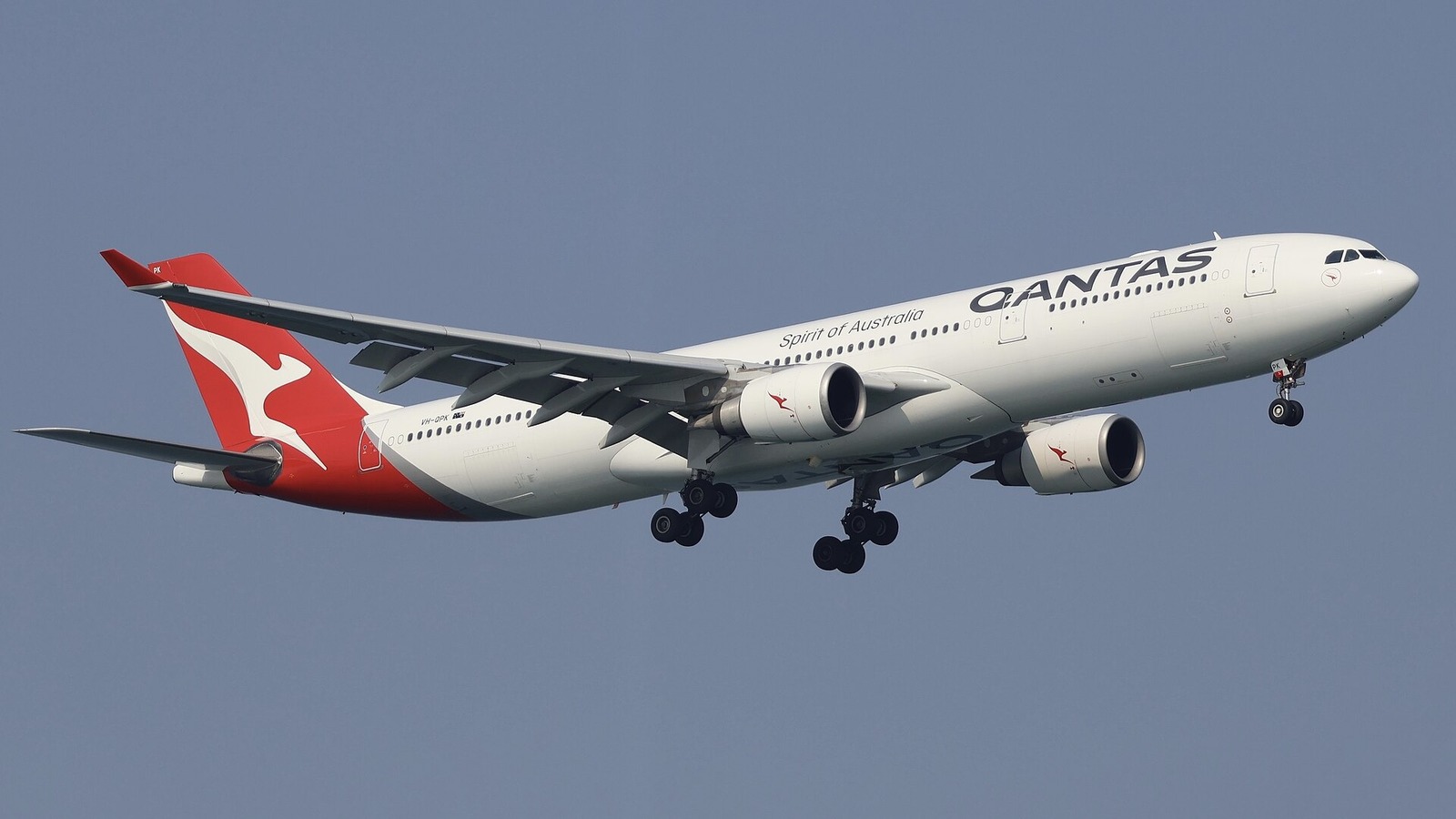 Qantas Airbus A330-300 on approach with landing gear down