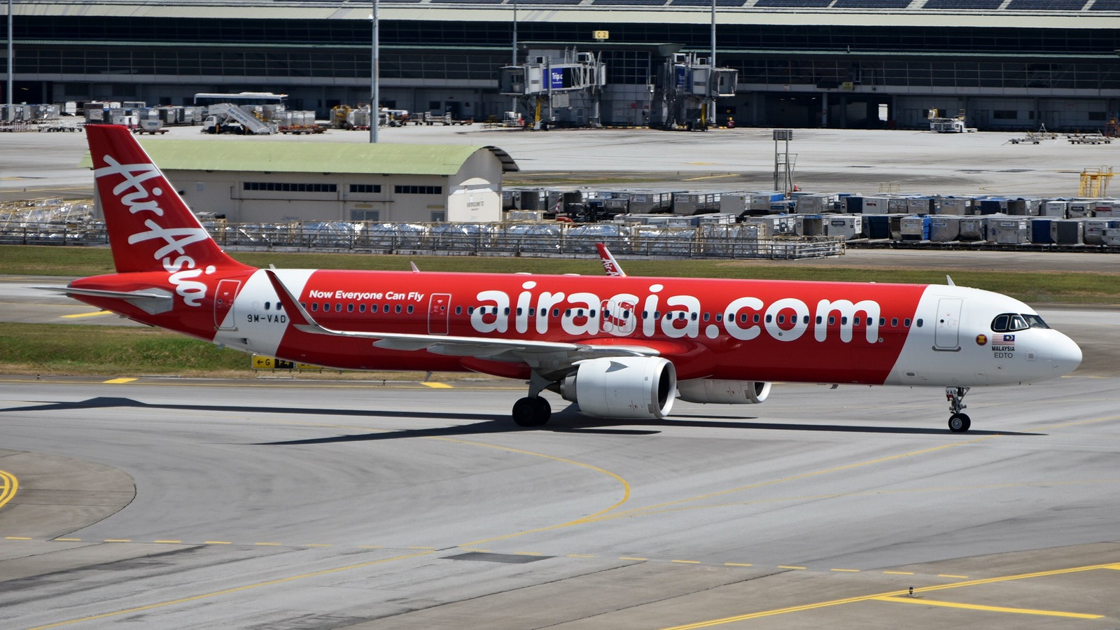 AirAsia Airbus A321neo 9M-VAD taxiing at Kuala Lumpur International Airport