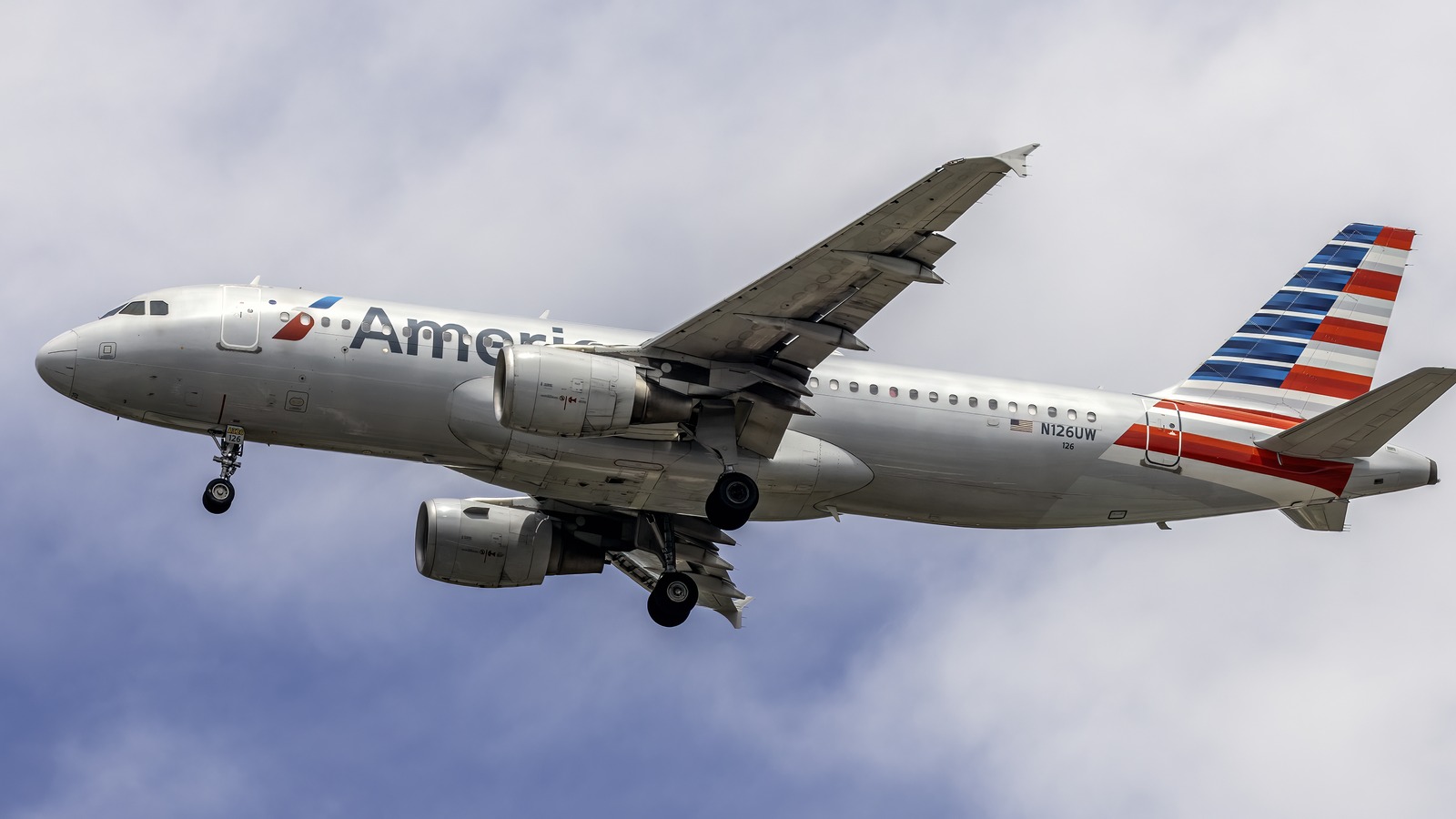 American Airlines Airbus A320 N126UW on final approach against a cloudy sky