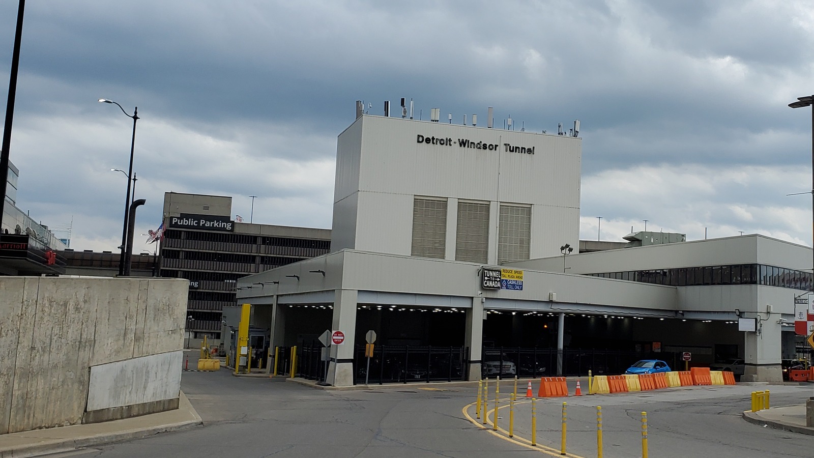 Detroit entrance of Detroit-Windsor Tunnel photographed May22,2022; historical route context, not current Linq buses or marathon