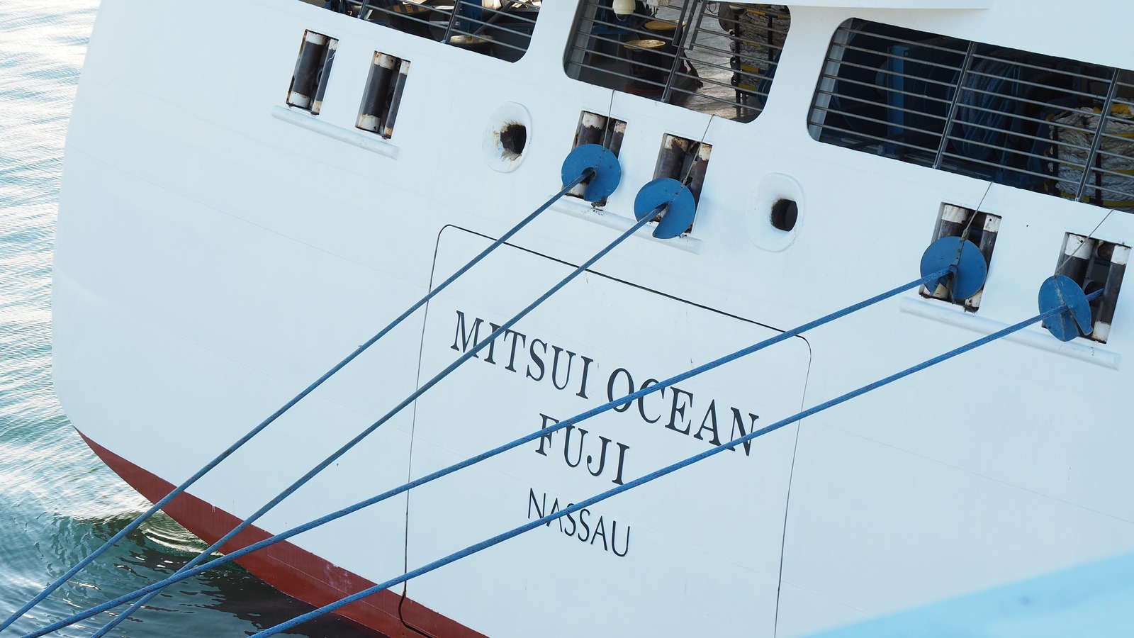 Mitsui Ocean Fuji name on the ship's stern at Kobe in December 2024