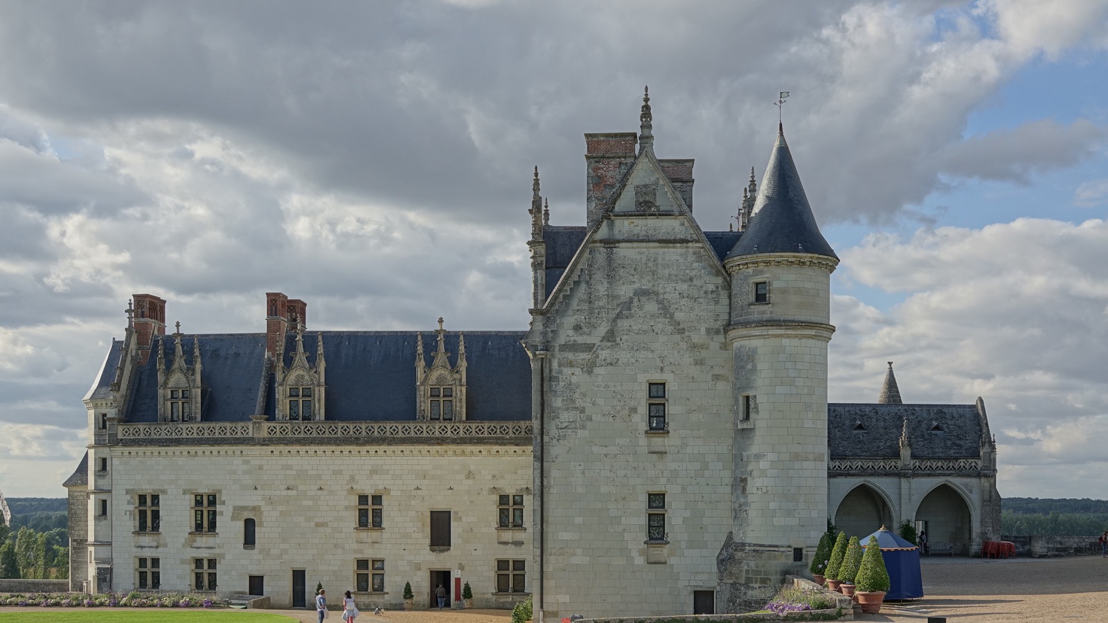 Royal Chateau of Amboise above the Loire, the destination around Relais d Amboise's new 63-room hotel