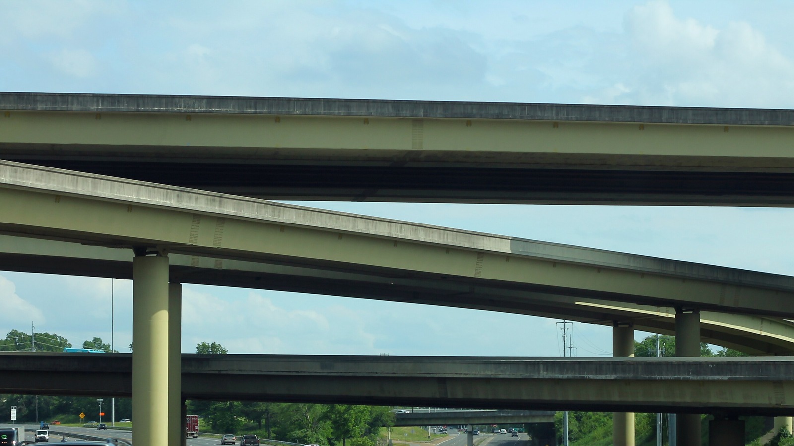 I-65 southbound in Nashville at the I-440 interchange, with I-440 and ramp bridges crossing overhead