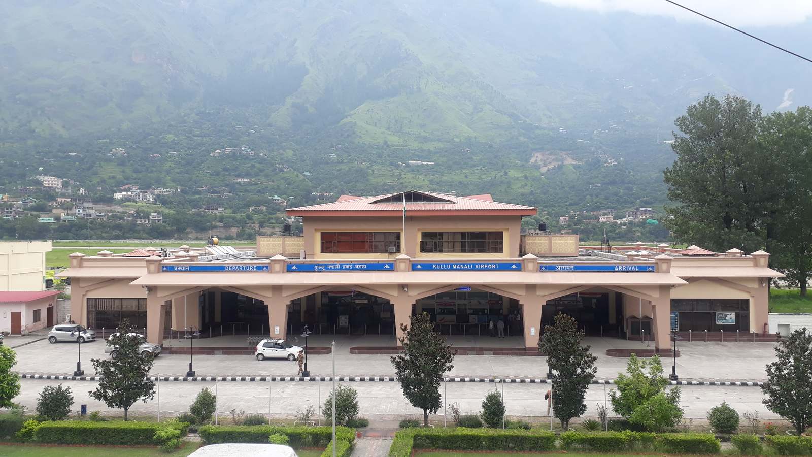 Kullu-Manali Airport terminal at Bhuntar with mountains behind