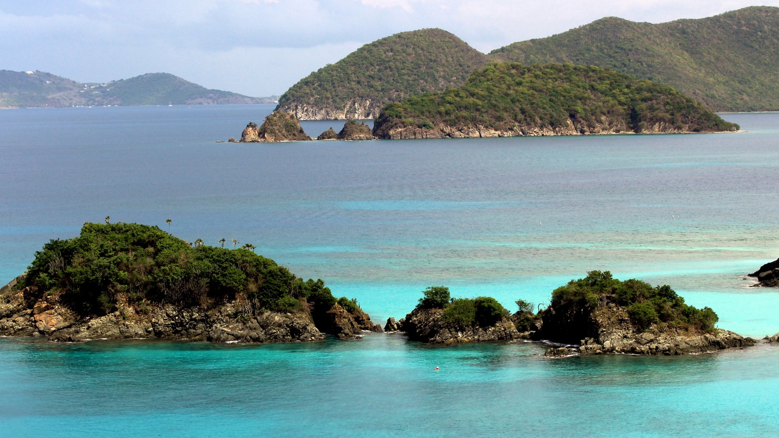 The coastline and turquoise water of Trunk Bay on St. John