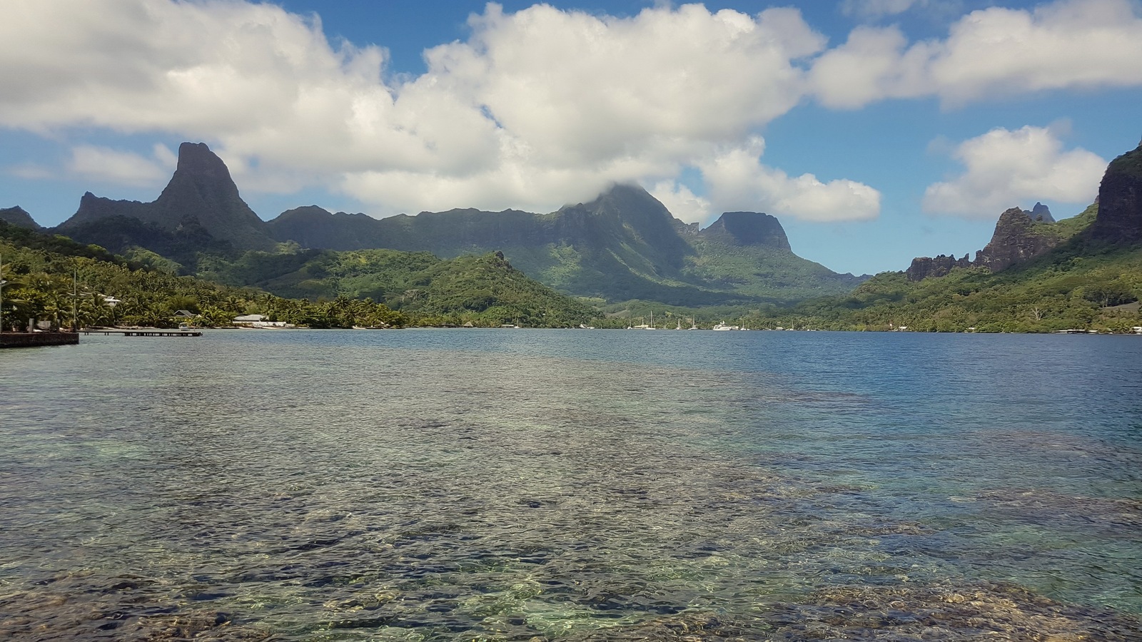 Mountain landscape around Cook’s Bay on Moorea