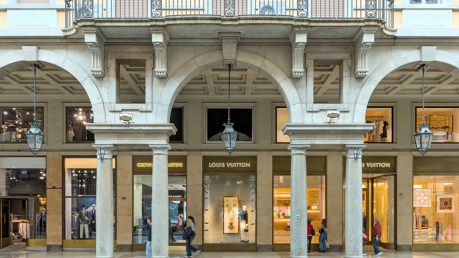 Arcades on Via Roma in central Turin